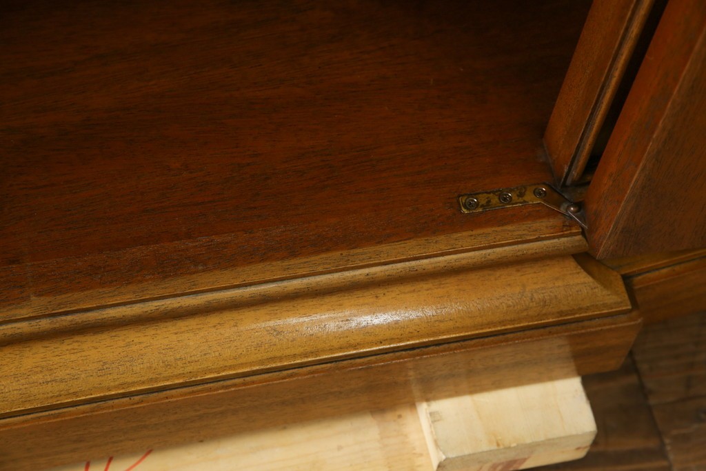 中古　美品　DREXEL HERITAGE(ドレクセルヘリテイジ)　FRANCHESCA(フランチェスカ)　リング取っ手が印象的なキャビネット　(R-074288)