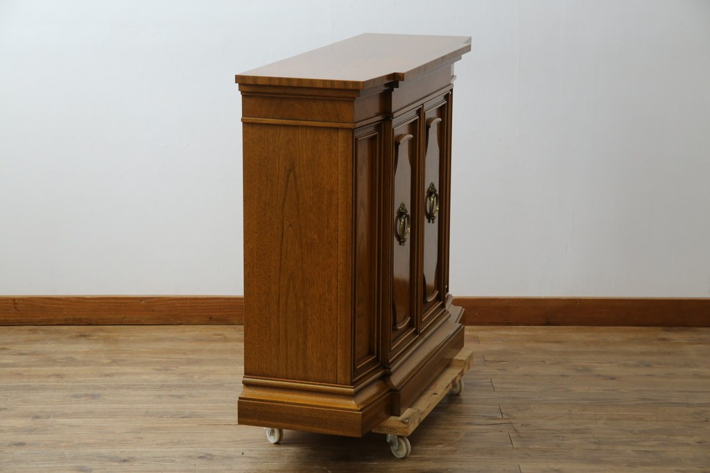 中古　美品　DREXEL HERITAGE(ドレクセルヘリテイジ)　FRANCHESCA(フランチェスカ)　リング取っ手が印象的なキャビネット　(R-074288)