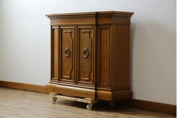 中古　美品　DREXEL HERITAGE(ドレクセルヘリテイジ)　FRANCHESCA(フランチェスカ)　リング取っ手が印象的なキャビネット　(R-074288)