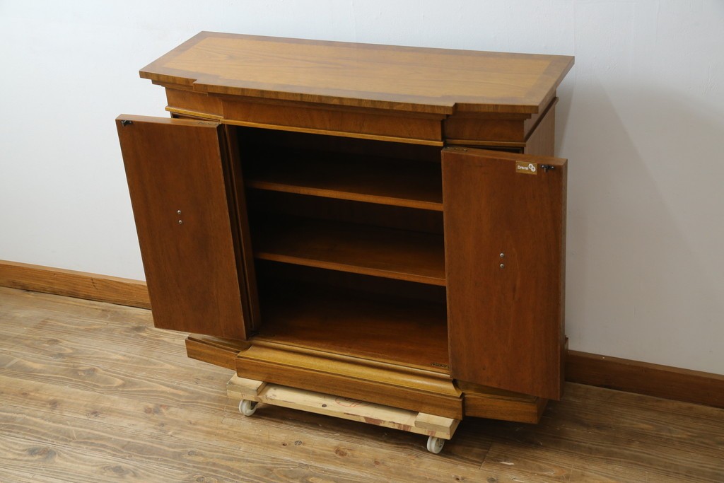 中古　美品　DREXEL HERITAGE(ドレクセルヘリテイジ)　FRANCHESCA(フランチェスカ)　リング取っ手が印象的なキャビネット　(R-074288)