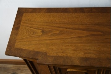 中古　美品　DREXEL HERITAGE(ドレクセルヘリテイジ)　FRANCHESCA(フランチェスカ)　リング取っ手が印象的なキャビネット　(R-074288)