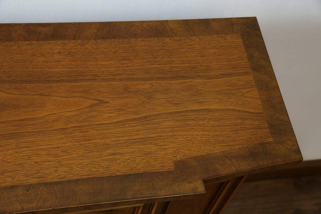 中古　美品　DREXEL HERITAGE(ドレクセルヘリテイジ)　FRANCHESCA(フランチェスカ)　リング取っ手が印象的なキャビネット　(R-074288)