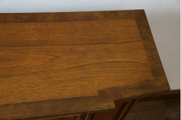 中古　美品　DREXEL HERITAGE(ドレクセルヘリテイジ)　FRANCHESCA(フランチェスカ)　リング取っ手が印象的なキャビネット　(R-074288)