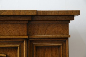 中古　美品　DREXEL HERITAGE(ドレクセルヘリテイジ)　FRANCHESCA(フランチェスカ)　リング取っ手が印象的なキャビネット　(R-074288)