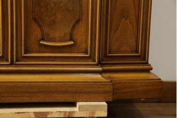 中古　美品　DREXEL HERITAGE(ドレクセルヘリテイジ)　FRANCHESCA(フランチェスカ)　リング取っ手が印象的なキャビネット　(R-074288)