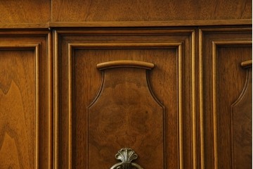 中古　美品　DREXEL HERITAGE(ドレクセルヘリテイジ)　FRANCHESCA(フランチェスカ)　リング取っ手が印象的なキャビネット　(R-074288)