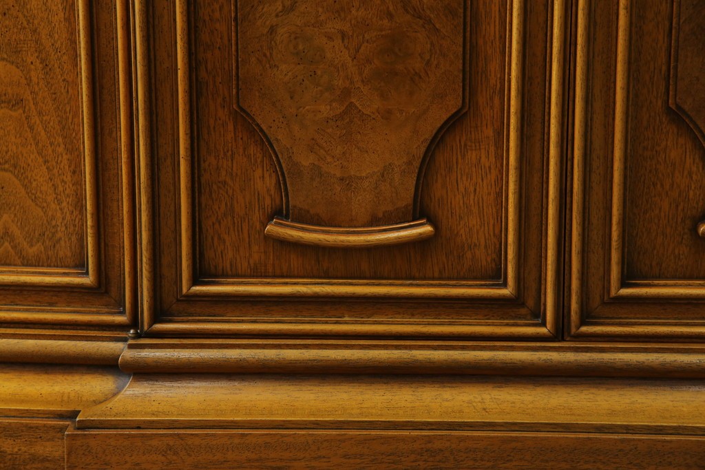 中古　美品　DREXEL HERITAGE(ドレクセルヘリテイジ)　FRANCHESCA(フランチェスカ)　リング取っ手が印象的なキャビネット　(R-074288)