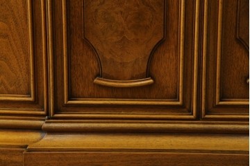 中古　美品　DREXEL HERITAGE(ドレクセルヘリテイジ)　FRANCHESCA(フランチェスカ)　リング取っ手が印象的なキャビネット　(R-074288)