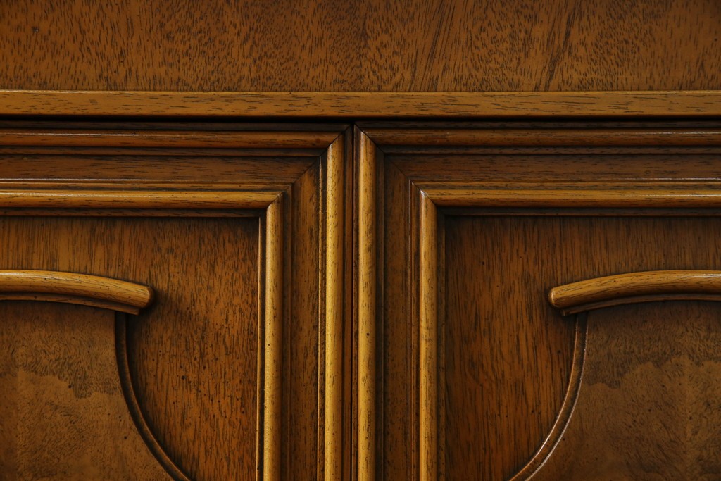 中古　美品　DREXEL HERITAGE(ドレクセルヘリテイジ)　FRANCHESCA(フランチェスカ)　リング取っ手が印象的なキャビネット　(R-074288)