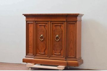 中古　美品!!　DREXEL HERITAGE(ドレクセルヘリテイジ)　FRANCHESCA(フランチェスカ)　クラシカルな佇まいが美しいサイドボード(クレデンザ、クリデンザ、収納棚、戸棚、サイドキャビネット、ホールチェスト)(R-074288)
