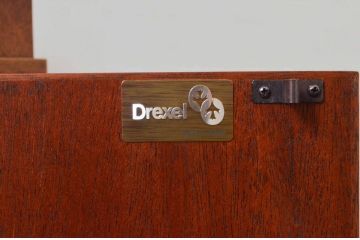 中古　美品!!　DREXEL HERITAGE(ドレクセルヘリテイジ)　FRANCHESCA(フランチェスカ)　クラシカルな佇まいが美しいサイドボード(クレデンザ、クリデンザ、収納棚、戸棚、サイドキャビネット、ホールチェスト)(R-074288)