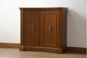 中古　DREXEL HERITAGE(ドレクセルヘリテイジ)　Triune(トライユン)　クラシカルな佇まいが魅力のコンソールテーブル(ホールチェスト、サイドボード、収納棚、戸棚、キャビネット)(定価約34万円)(R-074289)