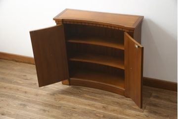 中古　DREXEL HERITAGE(ドレクセルヘリテイジ)　Triune(トライユン)　クラシカルな佇まいが魅力のコンソールテーブル(ホールチェスト、サイドボード、収納棚、戸棚、キャビネット)(定価約34万円)(R-074289)