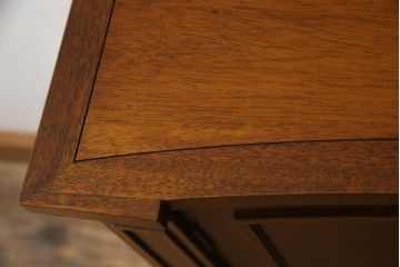 中古　DREXEL HERITAGE(ドレクセルヘリテイジ)　Triune(トライユン)　クラシカルな佇まいが魅力のコンソールテーブル(ホールチェスト、サイドボード、収納棚、戸棚、キャビネット)(定価約34万円)(R-074289)