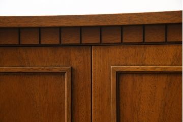 中古　DREXEL HERITAGE(ドレクセルヘリテイジ)　Triune(トライユン)　クラシカルな佇まいが魅力のコンソールテーブル(ホールチェスト、サイドボード、収納棚、戸棚、キャビネット)(定価約34万円)(R-074289)