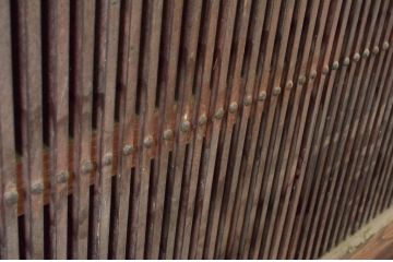 アンティーク建具　総欅(ケヤキ)材　長い時を経て刻まれた味わいが魅力の格子蔵戸1枚(玄関戸、引き戸)(R-074293)