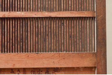 アンティーク建具　総欅(ケヤキ)材　長い時を経て刻まれた味わいが魅力の格子蔵戸1枚(玄関戸、引き戸)(R-074293)