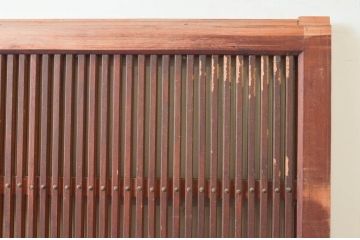アンティーク建具　檜(ヒノキ)材・欅(ケヤキ)材　長い時を経て刻まれた味わいが魅力の格子蔵戸1枚(玄関戸、引き戸)(R-074294)
