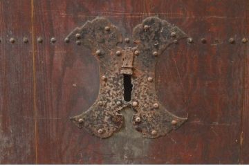 アンティーク建具　檜(ヒノキ)材・欅(ケヤキ)材　長い時を経て刻まれた味わいが魅力の格子蔵戸1枚(玄関戸、引き戸)(R-074294)