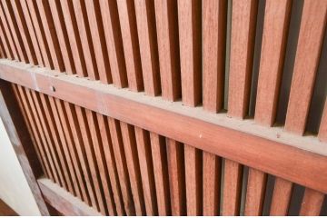 アンティーク建具　檜(ヒノキ)材・欅(ケヤキ)材　長い時を経て刻まれた味わいが魅力の格子蔵戸1枚(玄関戸、引き戸)(R-074294)