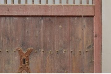 アンティーク建具　古い木味や錆びた金具が時代の流れを感じる格子蔵戸1枚(玄関戸、引き戸)(R-074295)