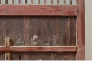 アンティーク建具　古い木味や錆びた金具が時代の流れを感じる格子蔵戸1枚(玄関戸、引き戸)(R-074295)