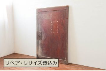 アンティーク建具　総欅(ケヤキ)材　巾着金具　赤みがかった美しい木色と縁起物の金具が魅力の蔵戸1枚(玄関戸、引き戸)(R-074296)