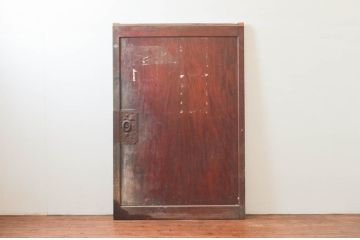 アンティーク建具　総欅(ケヤキ)材　巾着金具　赤みがかった美しい木色と縁起物の金具が魅力の蔵戸1枚(玄関戸、引き戸)(R-074296)