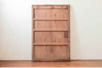 アンティーク建具　総欅(ケヤキ)材　巾着金具　赤みがかった美しい木色と縁起物の金具が魅力の蔵戸1枚(玄関戸、引き戸)(R-074296)