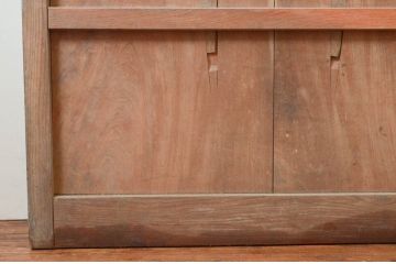 アンティーク建具　総欅(ケヤキ)材　巾着金具　赤みがかった美しい木色と縁起物の金具が魅力の蔵戸1枚(玄関戸、引き戸)(R-074296)