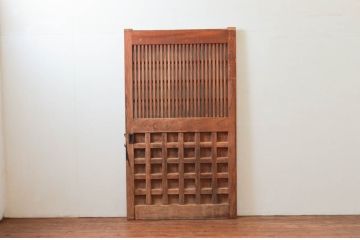 アンティーク建具　総欅(ケヤキ)材　堂々とした佇まいが存在感を放つ格子蔵戸1枚(きつね格子、狐格子、玄関戸、引き戸、枡格子、マス目、升目)(R-074298)