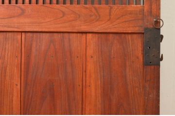 アンティーク建具　総欅(ケヤキ)材　堂々とした佇まいが存在感を放つ格子蔵戸1枚(きつね格子、狐格子、玄関戸、引き戸、枡格子、マス目、升目)(R-074298)