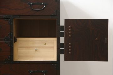 中古　欅(ケヤキ)材　和の空間づくりにおすすめな民芸箪笥(和箪笥、収納箪笥、衣装箪笥、整理箪笥、チェスト、引き出し)(R-074302)