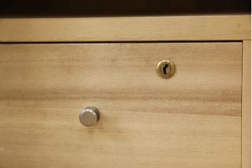 中古　欅(ケヤキ)材　和の空間づくりにおすすめな民芸箪笥(和箪笥、収納箪笥、衣装箪笥、整理箪笥、チェスト、引き出し)(R-074302)