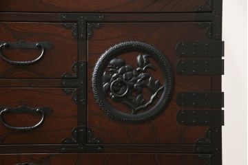 中古　欅(ケヤキ)材　和の空間づくりにおすすめな民芸箪笥(和箪笥、収納箪笥、衣装箪笥、整理箪笥、チェスト、引き出し)(R-074302)