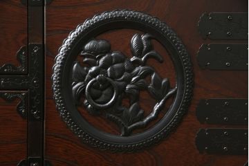 中古　欅(ケヤキ)材　和の空間づくりにおすすめな民芸箪笥(和箪笥、収納箪笥、衣装箪笥、整理箪笥、チェスト、引き出し)(R-074302)