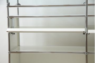 中古　USMハラー(USM Haller)　鍵付きショーケースが魅力の鉄製キャビネット(収納棚、ラック、飾り棚、陳列棚、ガラスケース、店舗什器)(R-074303)