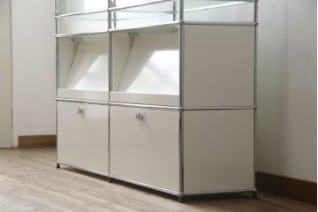 中古　USMハラー(USM Haller)　鍵付きショーケースが魅力の鉄製キャビネット(収納棚、ラック、飾り棚、陳列棚、ガラスケース、店舗什器)(R-074303)