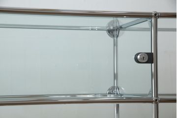 中古　USMハラー(USM Haller)　鍵付きショーケースが魅力の鉄製キャビネット(収納棚、ラック、飾り棚、陳列棚、ガラスケース、店舗什器)(R-074303)