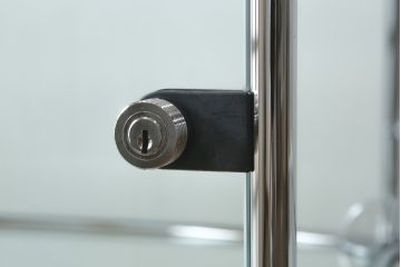 中古　USMハラー(USM Haller)　鍵付きショーケースが魅力の鉄製キャビネット(収納棚、ラック、飾り棚、陳列棚、ガラスケース、店舗什器)(R-074303)