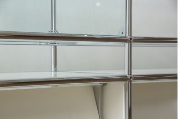 中古　USMハラー(USM Haller)　鍵付きショーケースが魅力の鉄製キャビネット(収納棚、ラック、飾り棚、陳列棚、ガラスケース、店舗什器)(R-074303)
