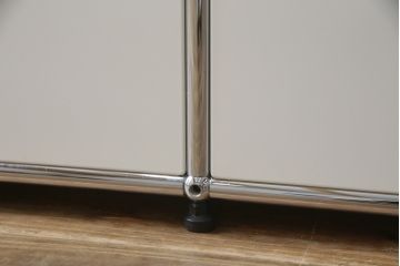 中古　USMハラー(USM Haller)　鍵付きショーケースが魅力の鉄製キャビネット(収納棚、ラック、飾り棚、陳列棚、ガラスケース、店舗什器)(R-074303)