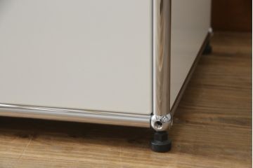 中古　USMハラー(USM Haller)　鍵付きショーケースが魅力の鉄製キャビネット(収納棚、ラック、飾り棚、陳列棚、ガラスケース、店舗什器)(R-074303)