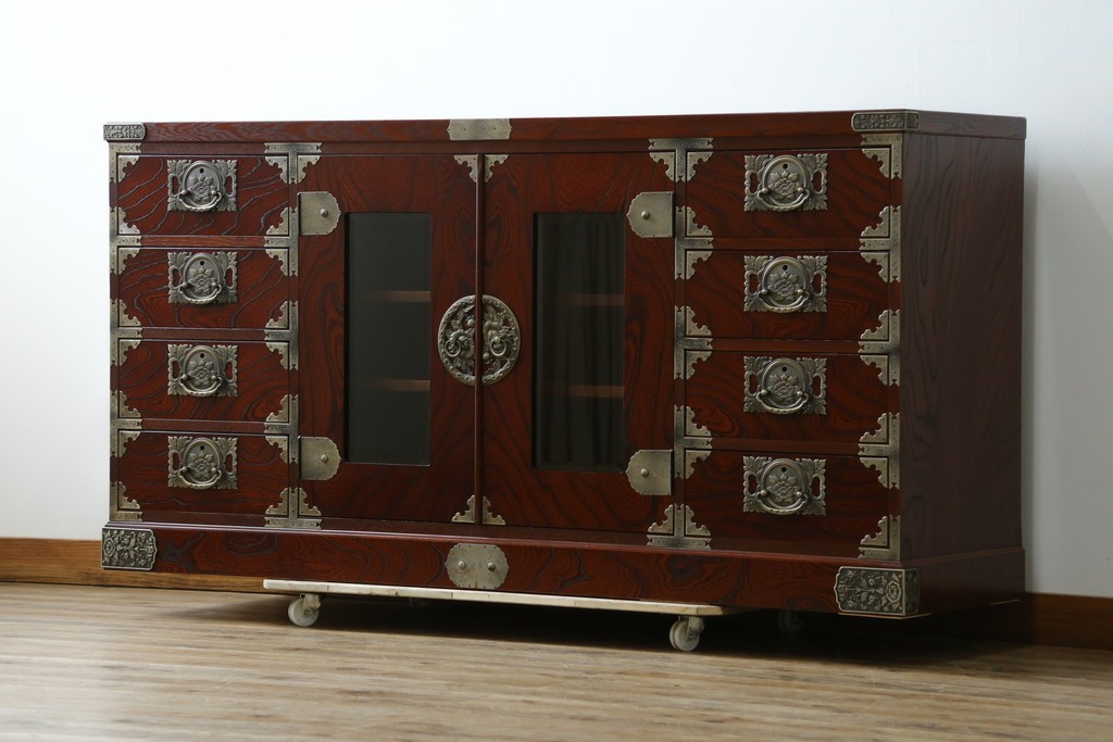 中古　美品!!　四国・高松　飛鳥民芸家具　堂々とした佇まいの欅(ケヤキ)箪笥サイドボード　(R-074304)