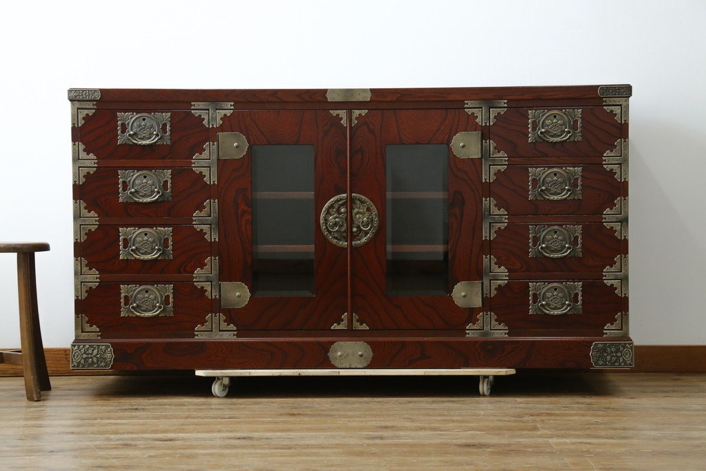 中古　美品!!　四国・高松　飛鳥民芸家具　堂々とした佇まいの欅(ケヤキ)箪笥サイドボード　(R-074304)