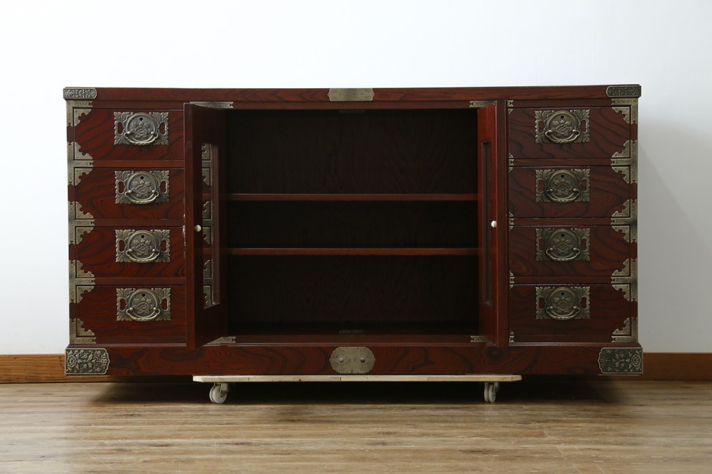 中古　美品!!　四国・高松　飛鳥民芸家具　堂々とした佇まいの欅(ケヤキ)箪笥サイドボード　(R-074304)