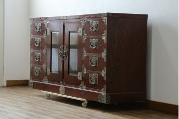 中古　美品!!　四国・高松　飛鳥民芸家具　堂々とした佇まいの欅(ケヤキ)箪笥サイドボード　(R-074304)