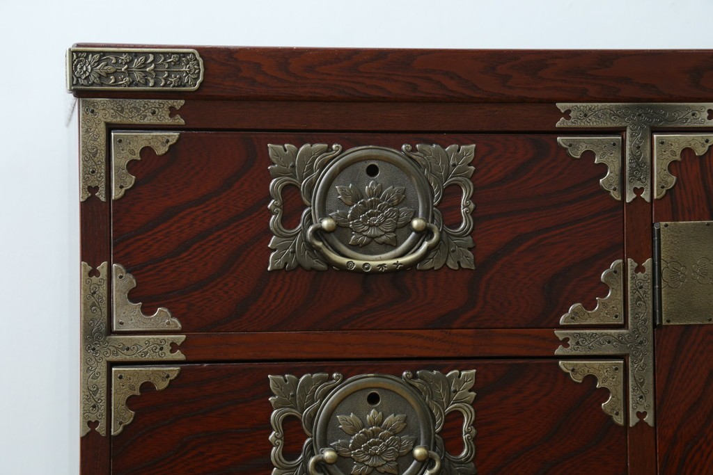 中古　美品!!　四国・高松　飛鳥民芸家具　堂々とした佇まいの欅(ケヤキ)箪笥サイドボード　(R-074304)