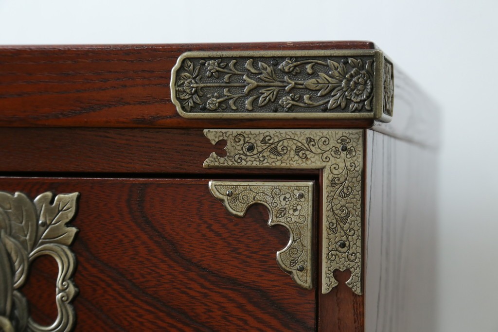 中古　美品!!　四国・高松　飛鳥民芸家具　堂々とした佇まいの欅(ケヤキ)箪笥サイドボード　(R-074304)