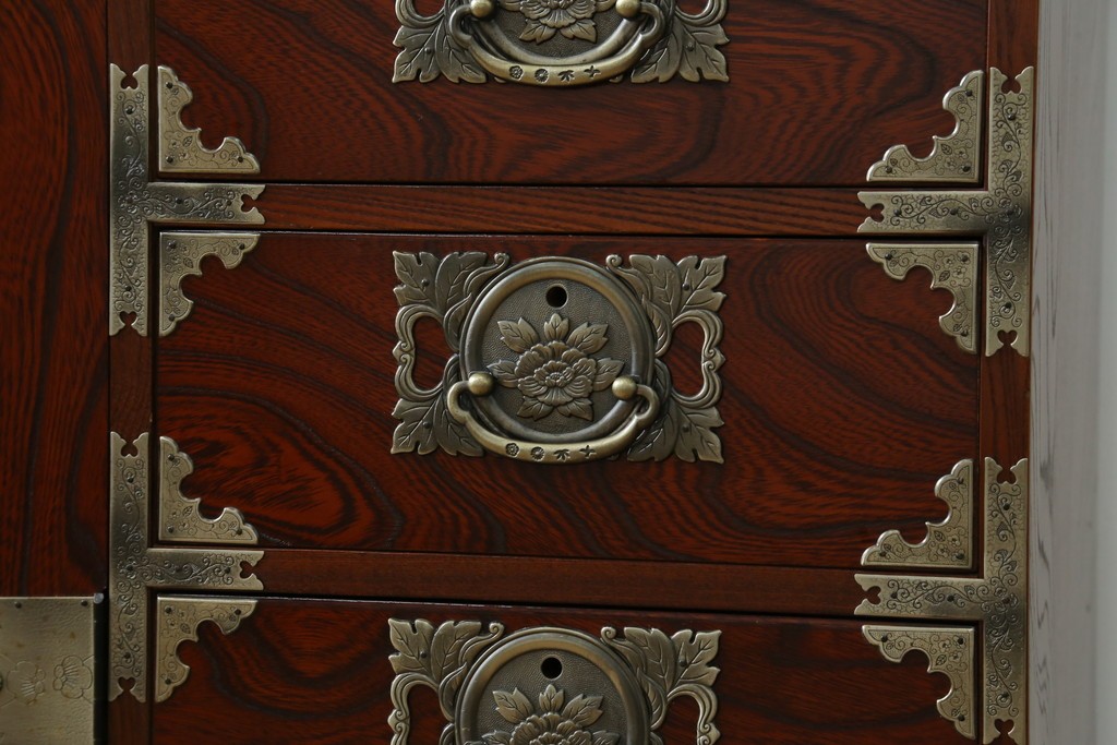 中古　美品!!　四国・高松　飛鳥民芸家具　堂々とした佇まいの欅(ケヤキ)箪笥サイドボード　(R-074304)